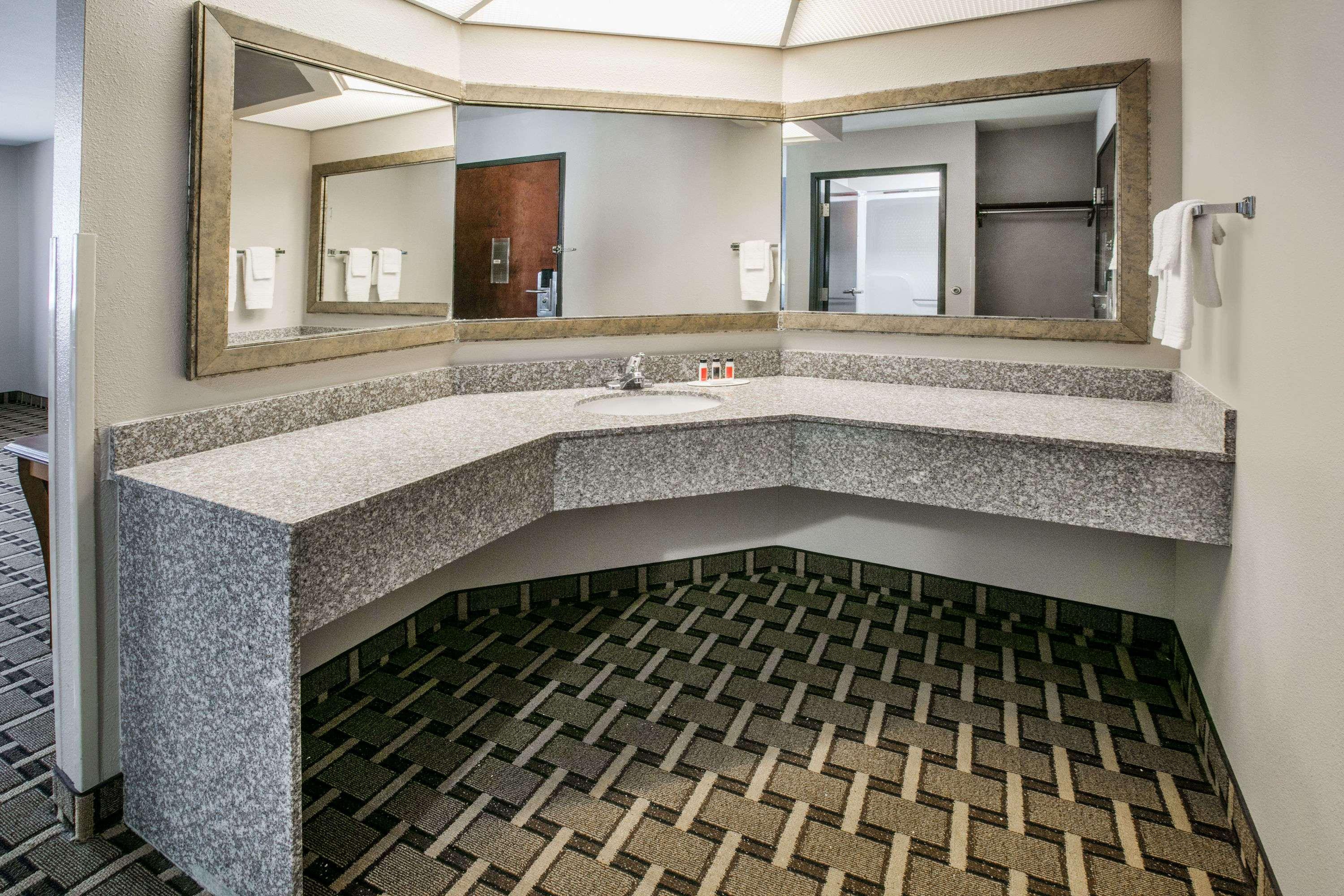Baymont By Wyndham Lawton Hotel Luaran gambar